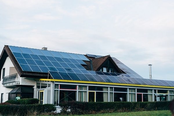 Les avantages du top photovoltaïque pour une maison éco-responsable