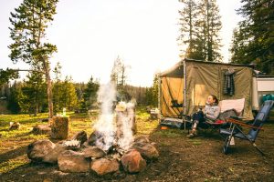 Un camping éco-responsable en pleine campagne.
